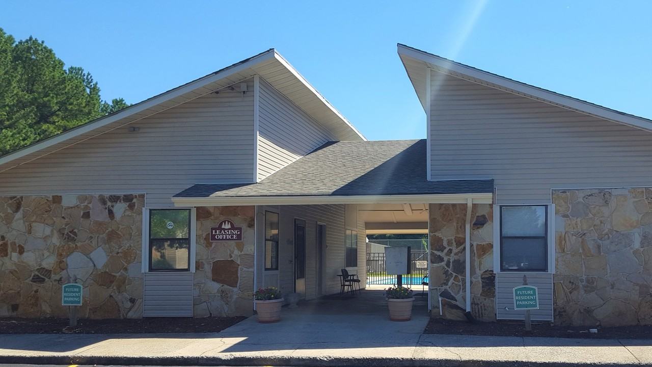 Pinehurst Apartments - Photo 2 of 13