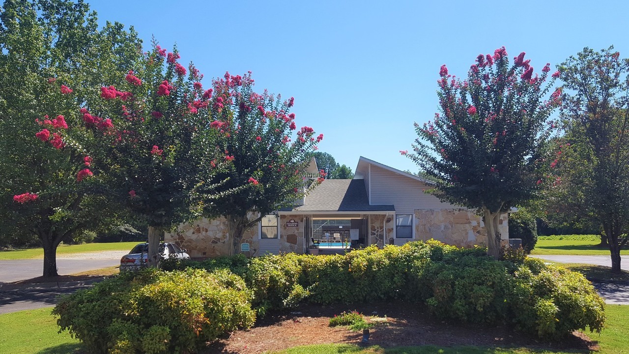 Pinehurst Apartments - Photo 5 of 12