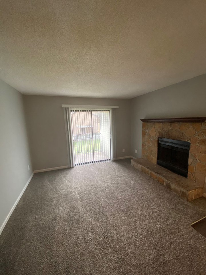 Pinehurst Apartments - Photo 7 of 12