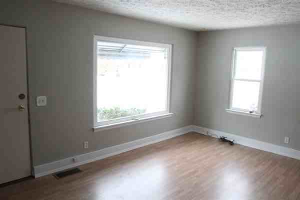 1528 Roselawn Ave - Photo 3 of 6