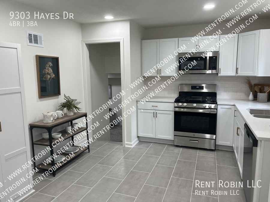 9303 Hayes Dr - Photo 6 of 26