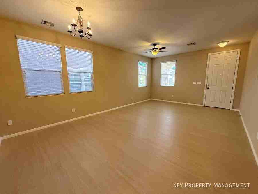 11143 Ash Mountain St - Photo 3 of 36