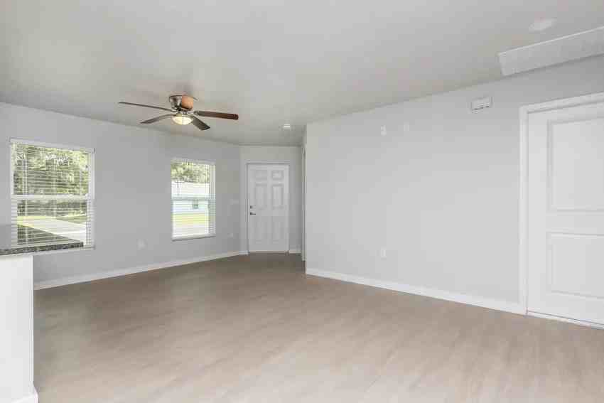 Sandcastle Manor - Photo 5 of 29