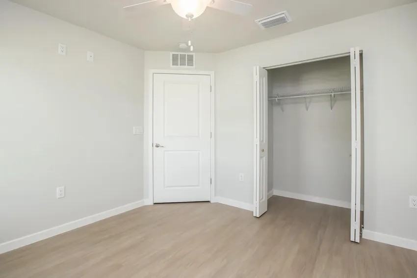 Sandcastle Manor - Photo 7 of 29