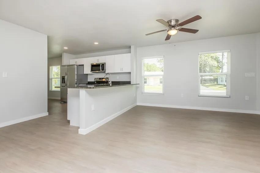 Sandcastle Manor - Photo 3 of 29