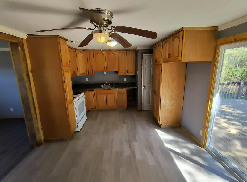 916 Donegal Dr E - Photo 2 of 18