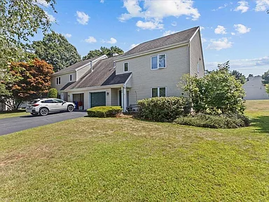 48 Thayer Bay Cir - Photo 2 of 15