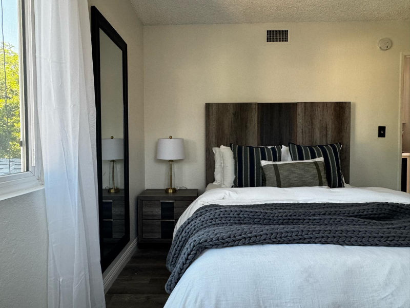 20058 Lorne St - Photo 3 of 6