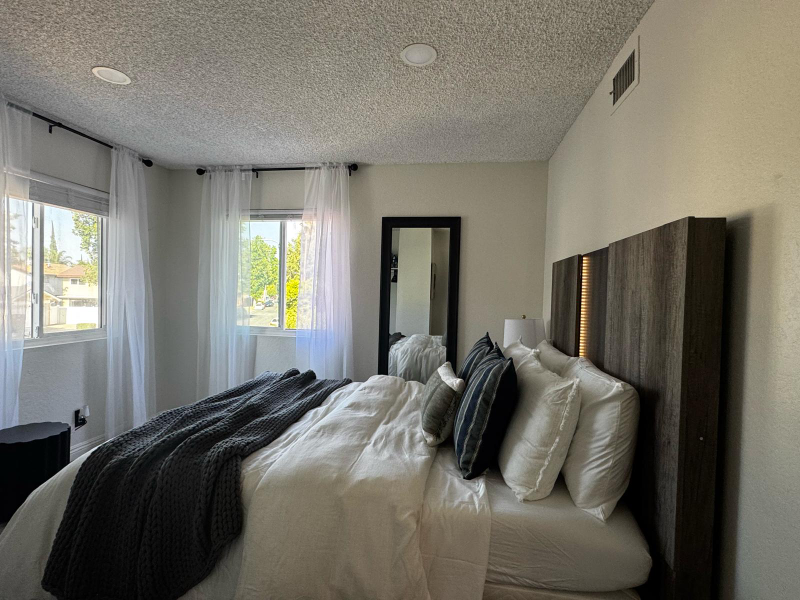 20058 Lorne St - Photo 5 of 6