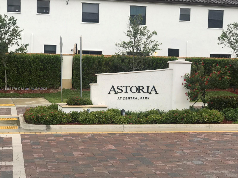 8866 Nw 103rd Ave - Photo 2 of 18