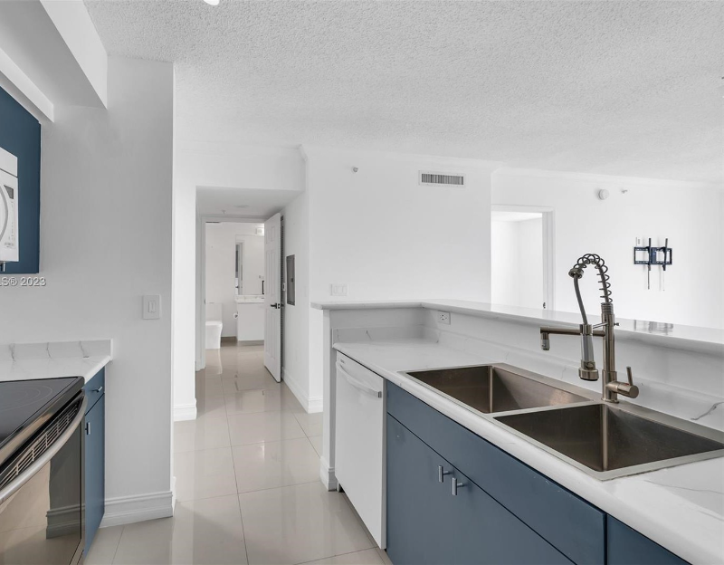 1900 Van Buren St #500A - Photo 4 of 19