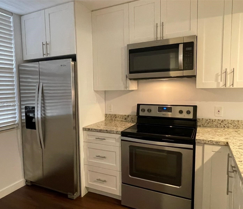 1713 Whitehall Dr #207 - Photo 4 of 17