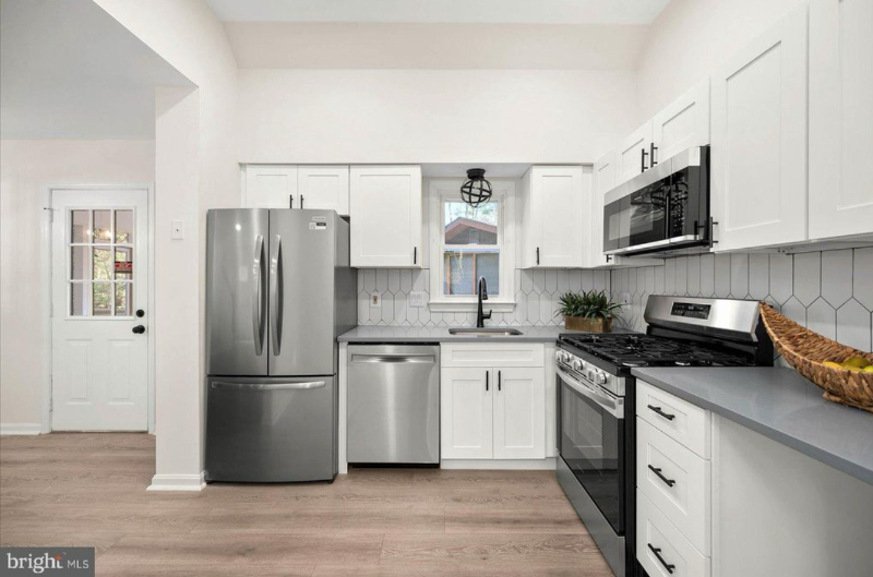 41 Ocean Pkwy - Photo 3 of 16