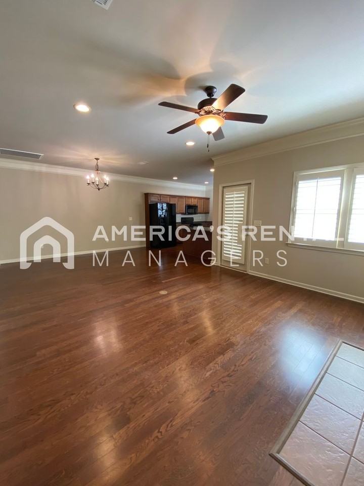 521 Portobello Rd - Photo 4 of 24