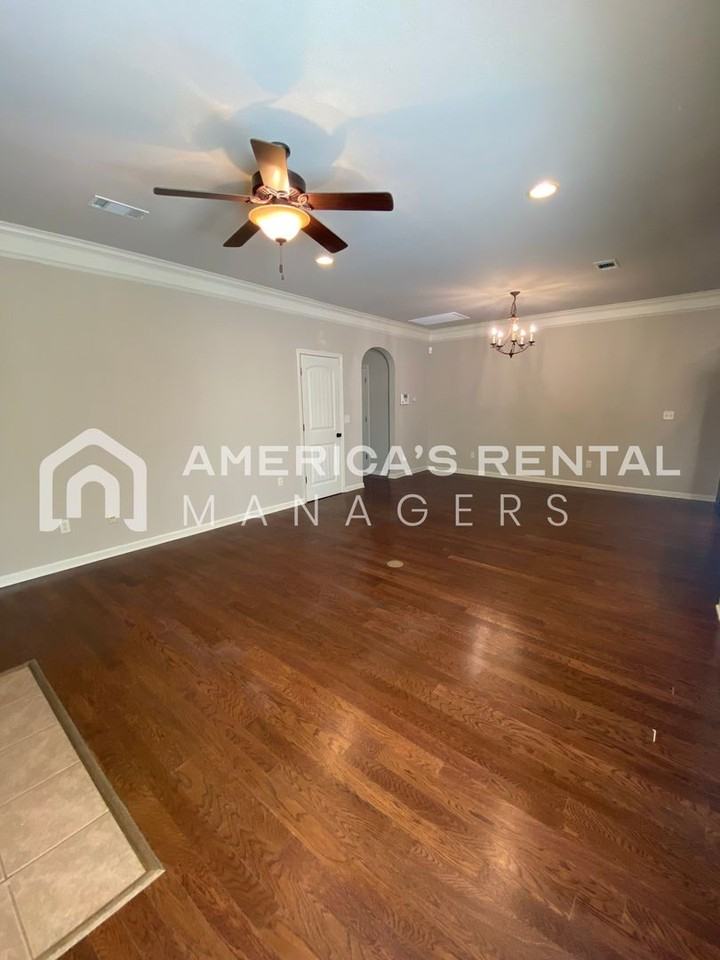 521 Portobello Rd - Photo 5 of 24