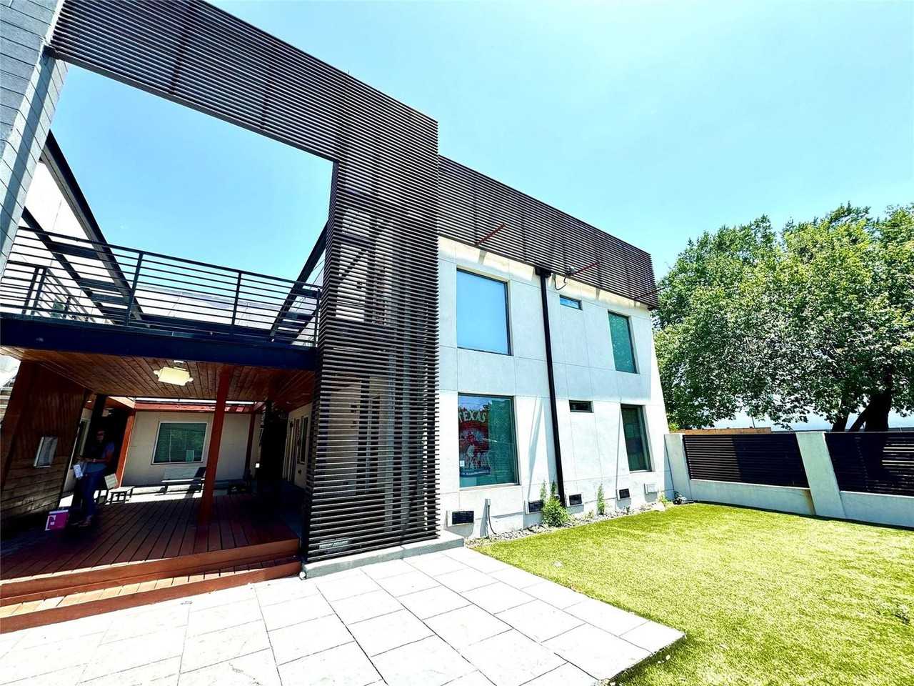 The Chloe - Photo 3 of 29