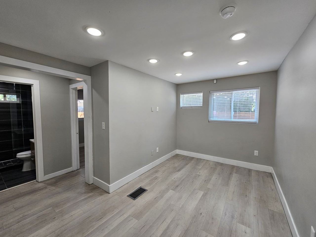 The Chloe - Photo 6 of 17