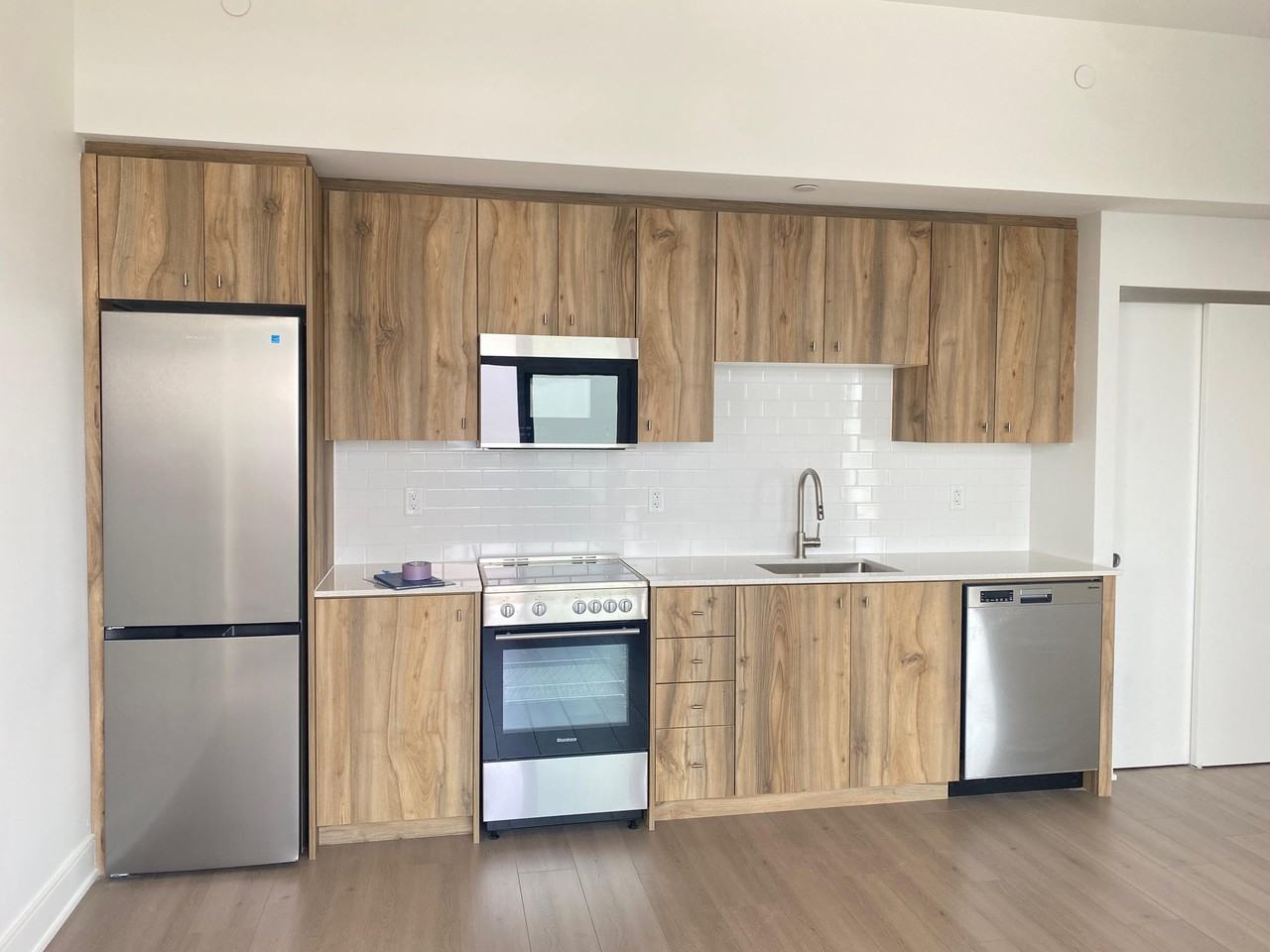 25 Wellington Street South #3212 - Photo 3 of 24