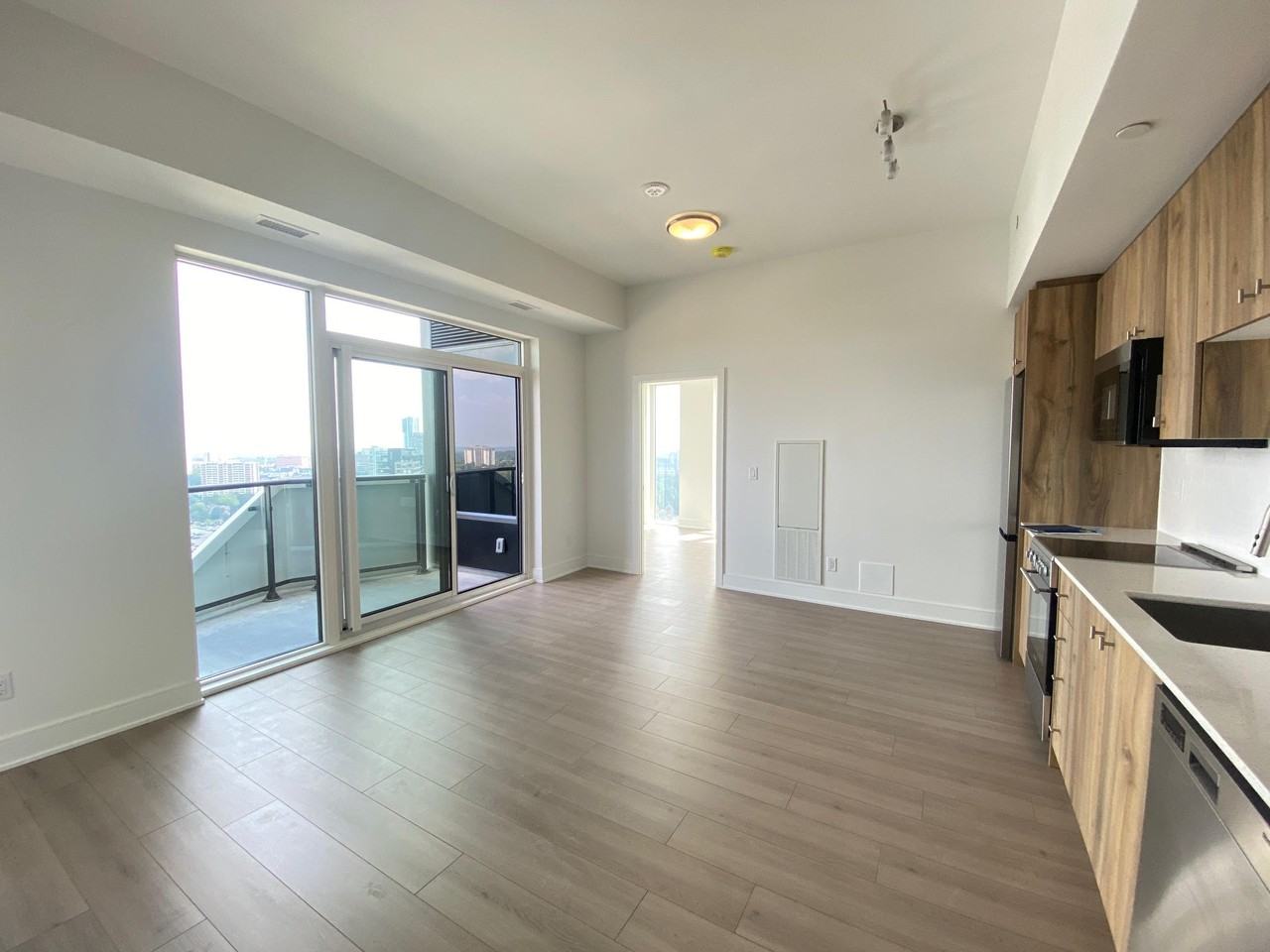 25 Wellington Street South #3212 - Photo 5 of 24