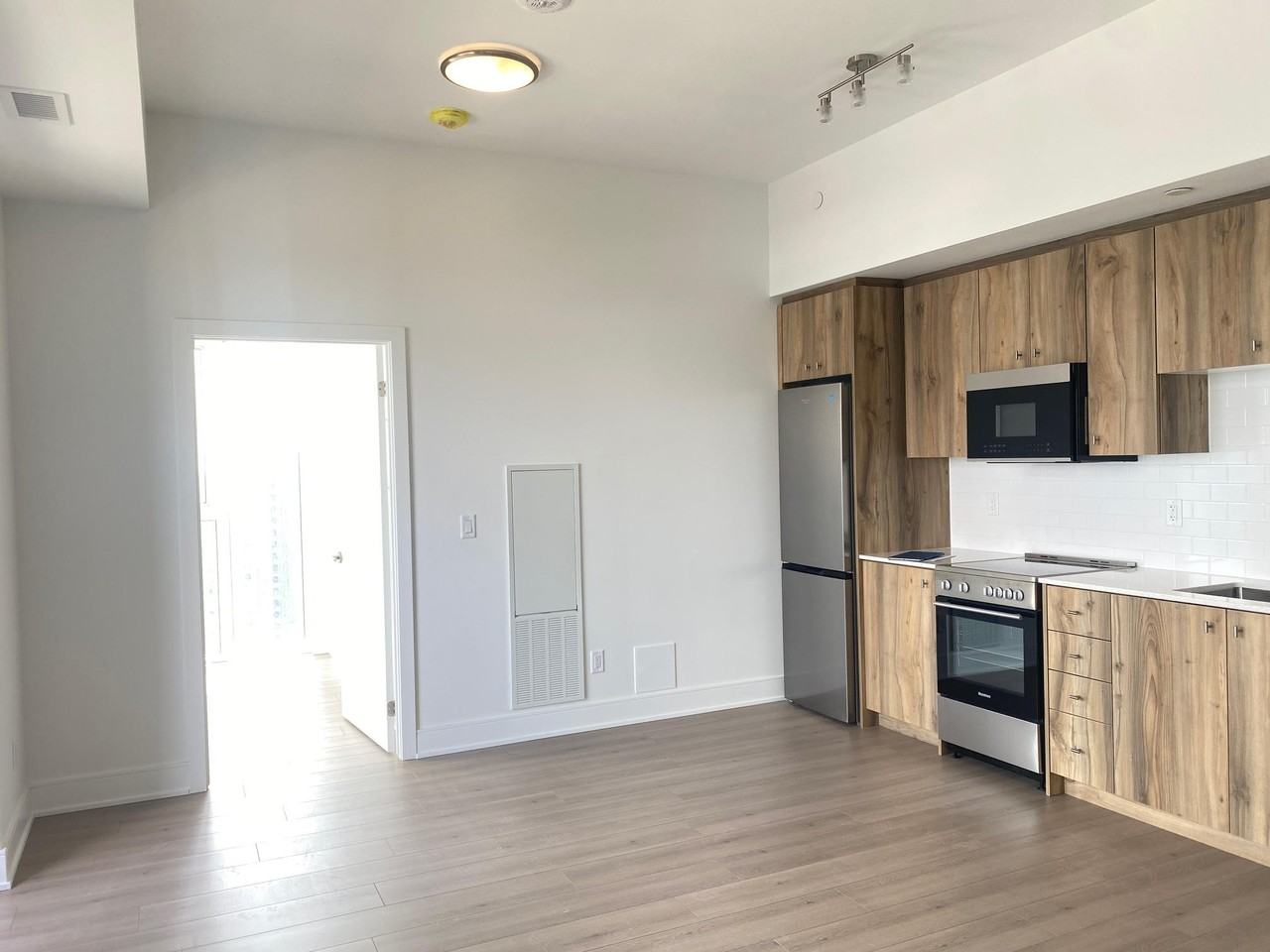 25 Wellington Street South #3212 - Photo 6 of 24