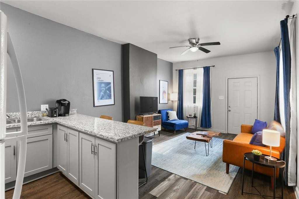 1233 S Clark St #NA - Photo 3 of 11