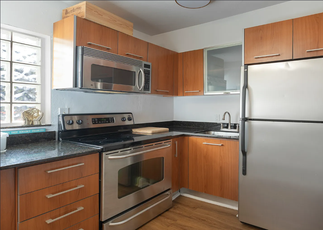 421 Ne 68th St #7 - Photo 3 of 11