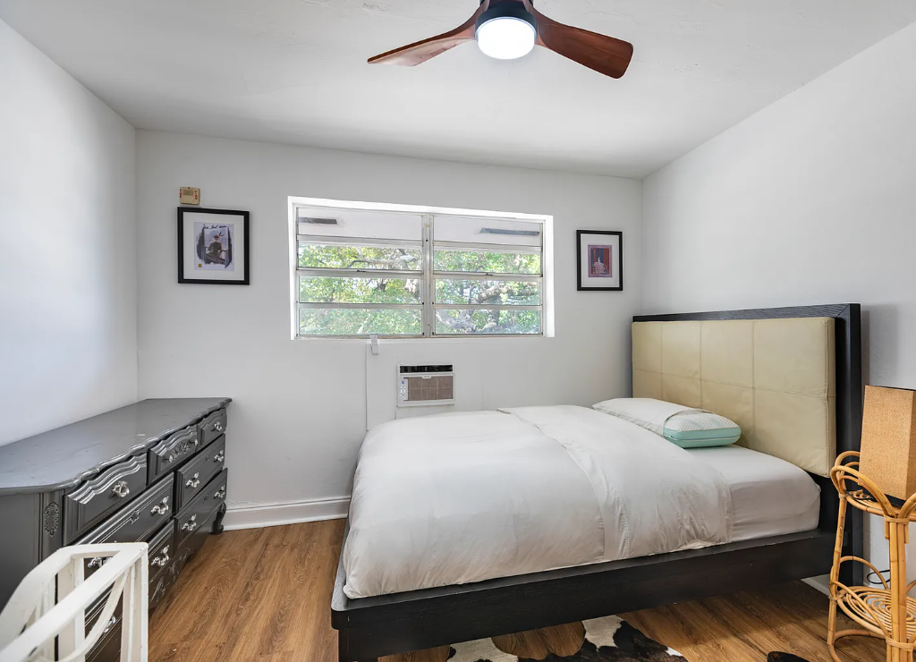 421 Ne 68th St #7 - Photo 5 of 11