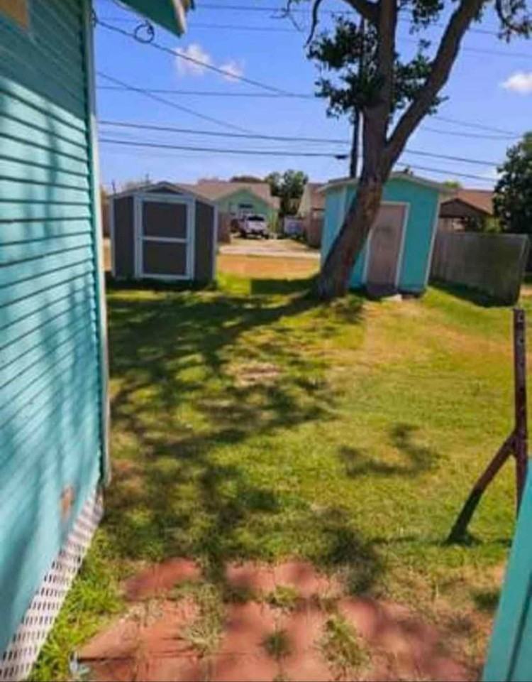 1107 W Broad St #NA - Photo 3 of 10