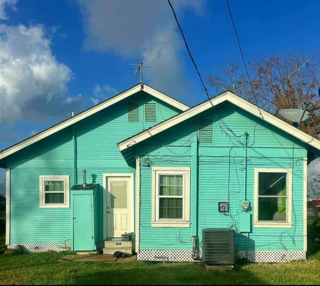 1107 W Broad St #NA - Photo 4 of 10