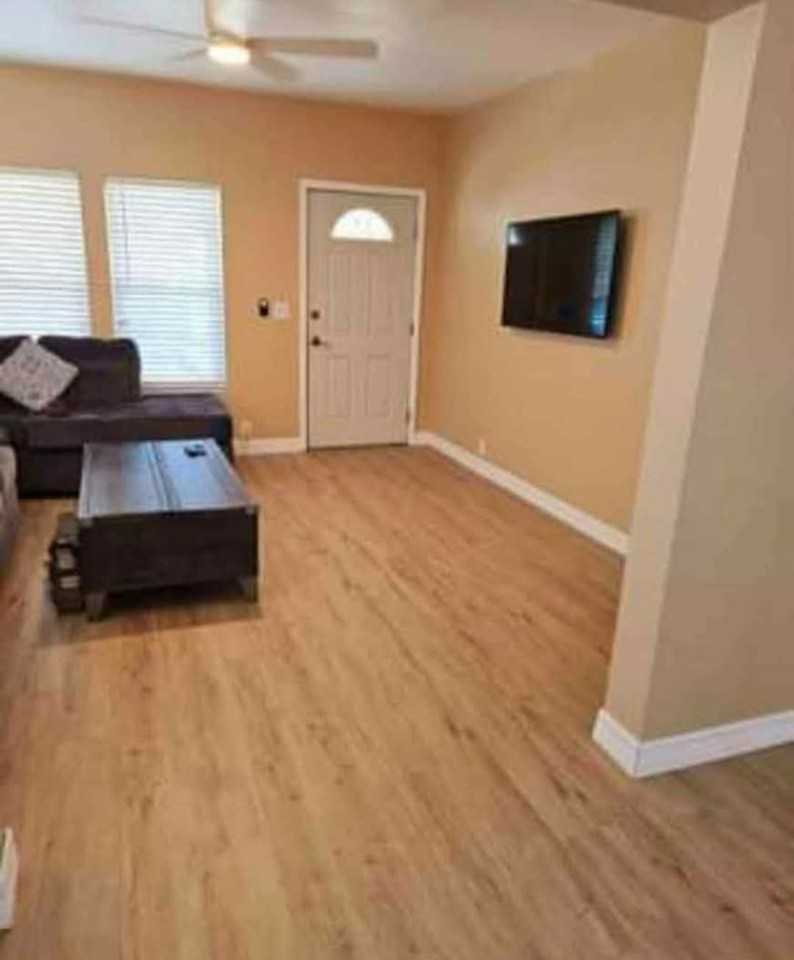 1107 W Broad St #NA - Photo 5 of 10