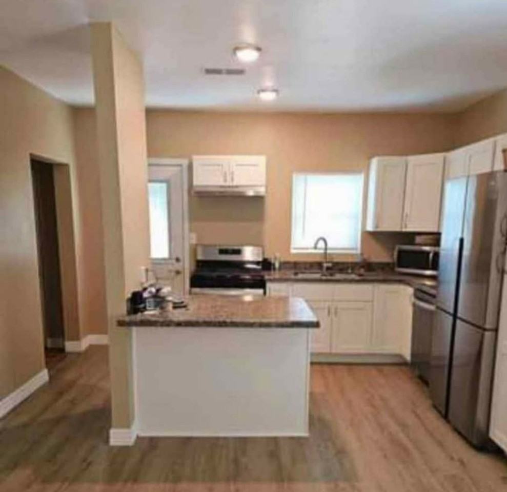 1107 W Broad St #NA - Photo 7 of 10