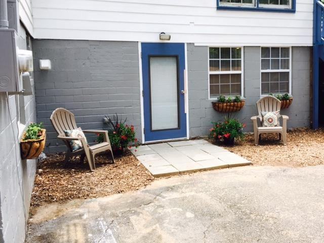 914 Pecan St #B - Photo 2 of 17