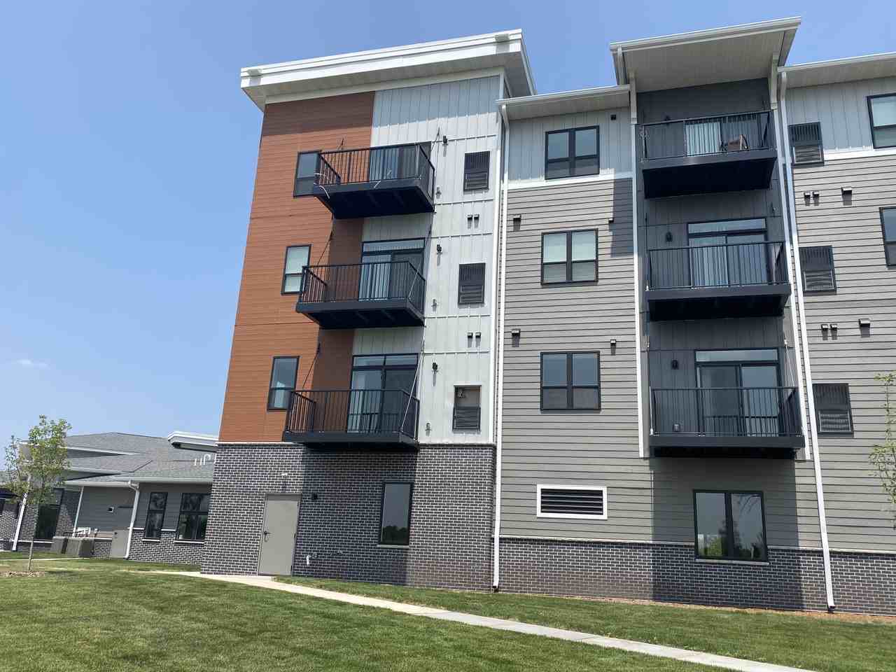 10200 Goldenrod St Nw - Photo 5 of 9