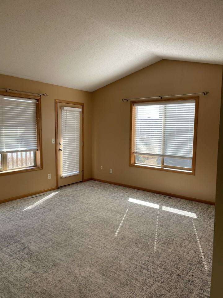 1135 Mockingbird Loop #1 - Photo 3 of 12