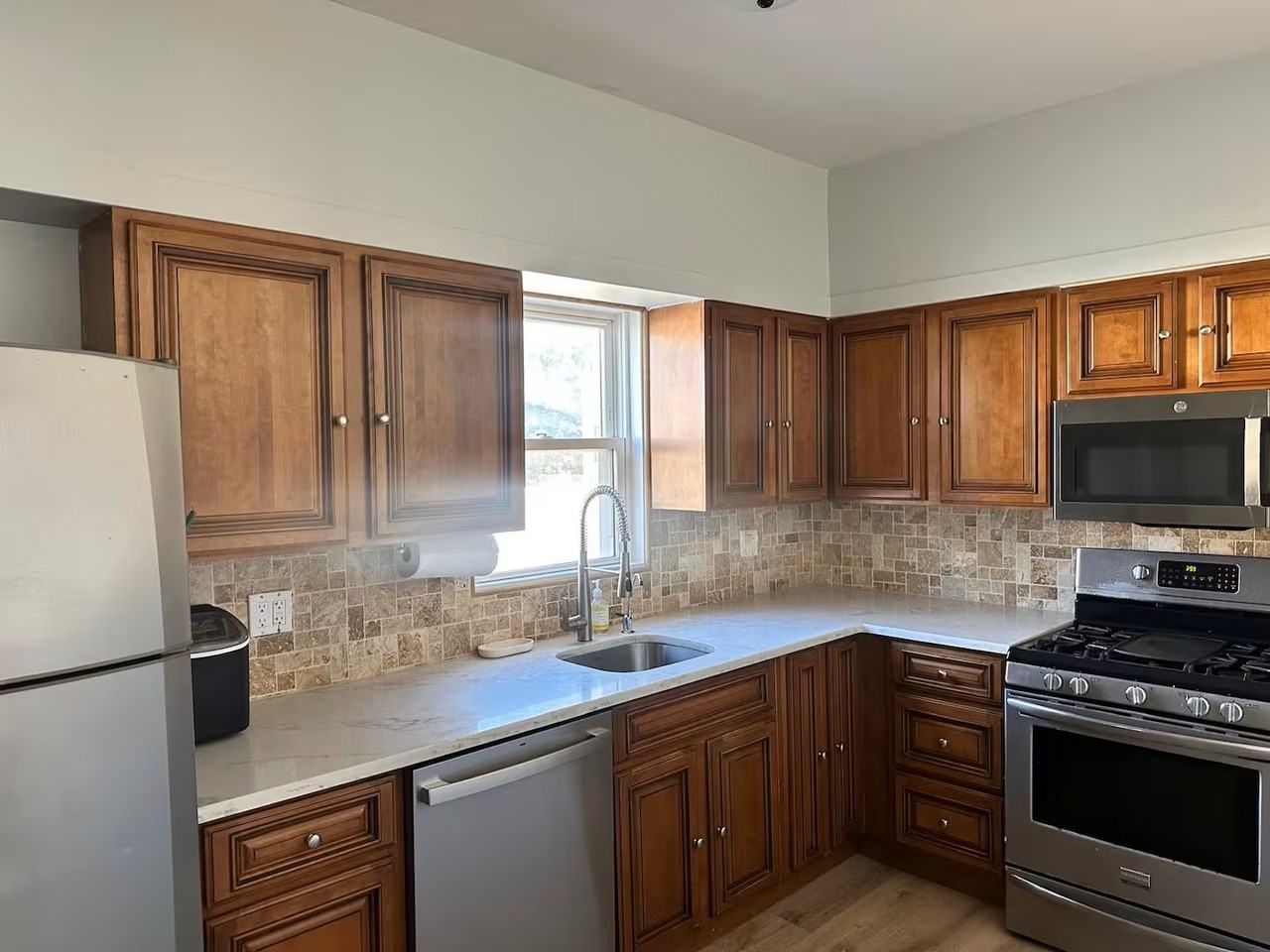 160 E Walnut St #NA - Photo 5 of 14