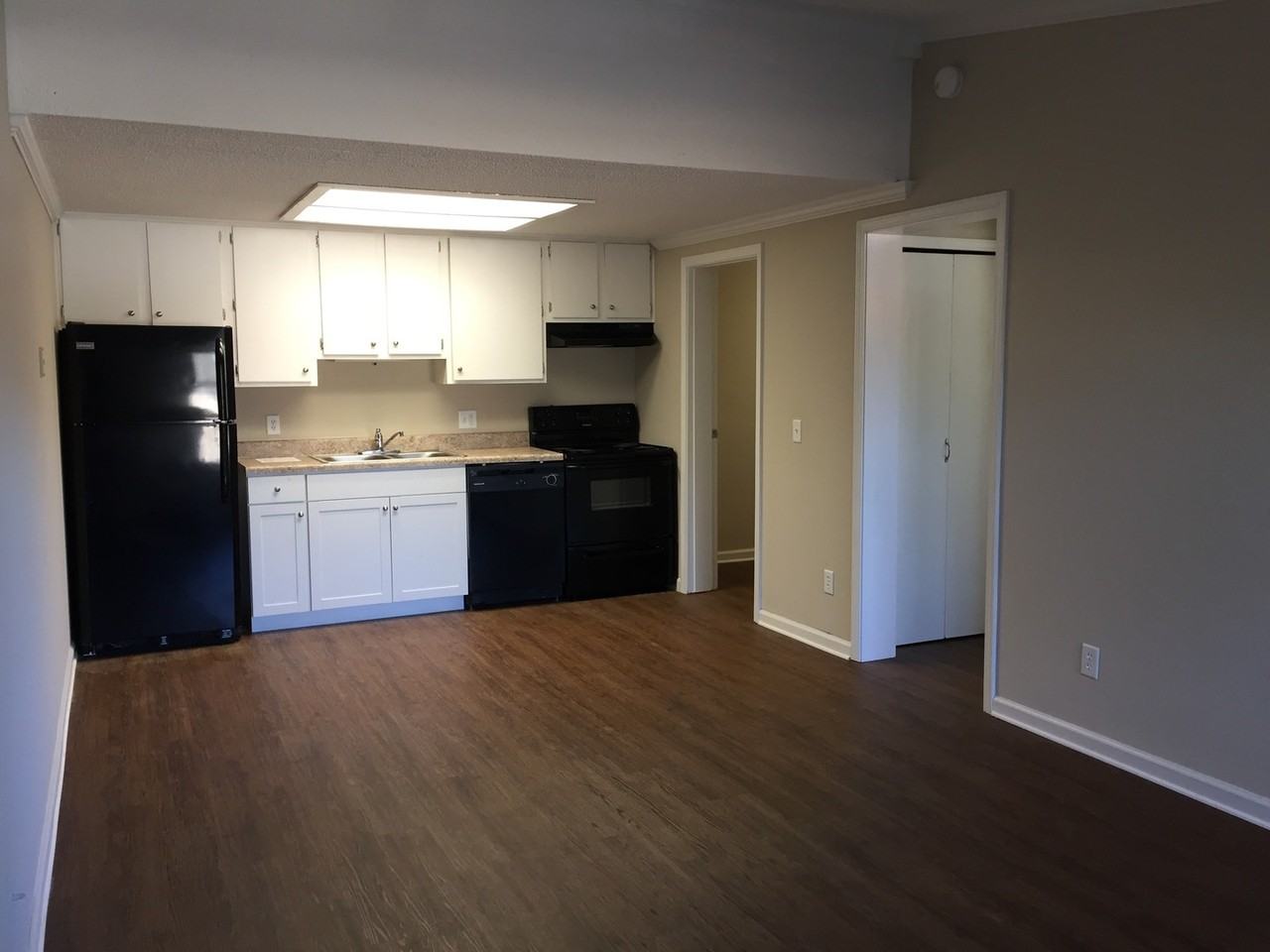 1375 College Station Rd - Photo 2 of 14