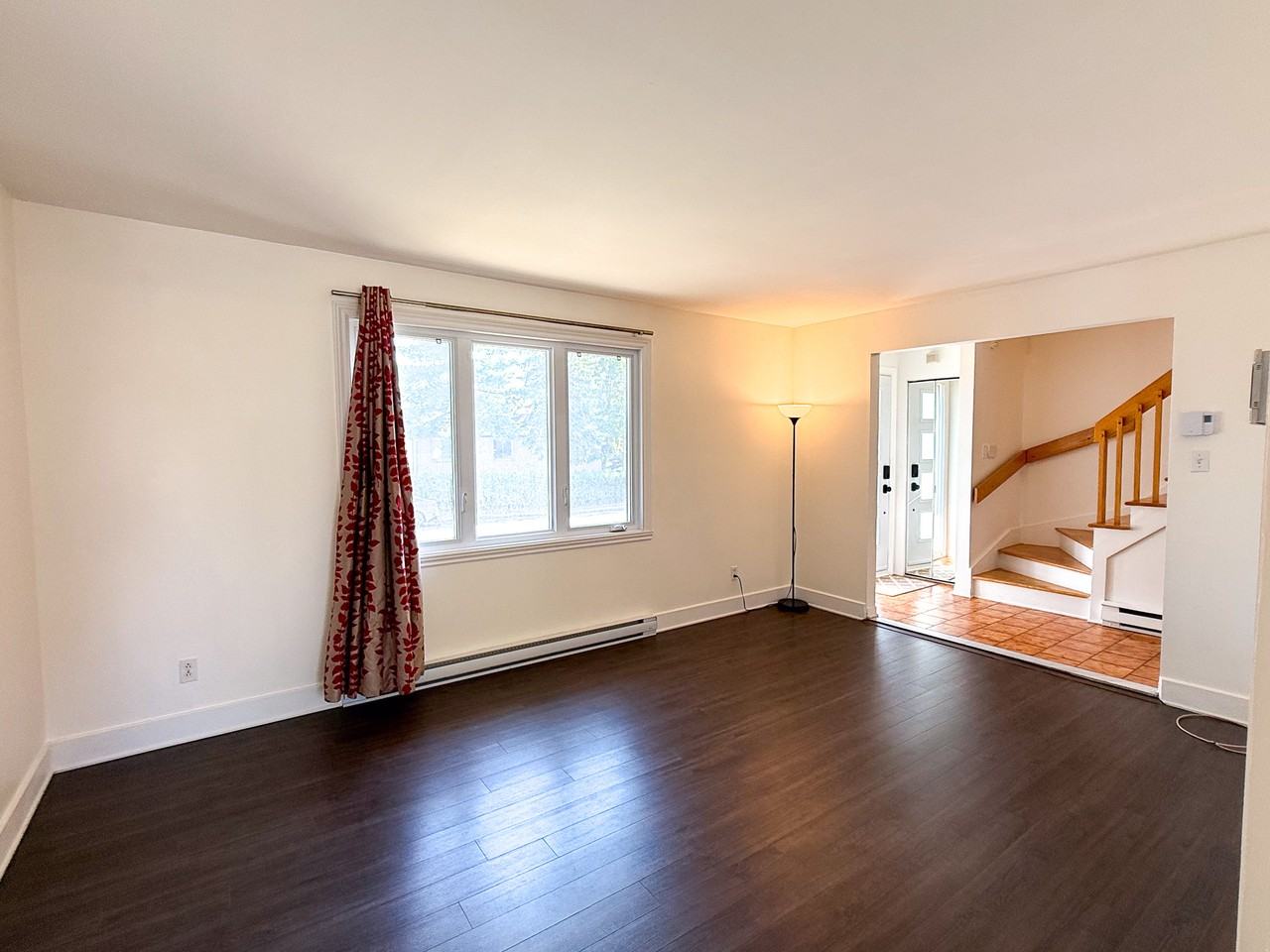 2049 Rue Raymond - Photo 2 of 26