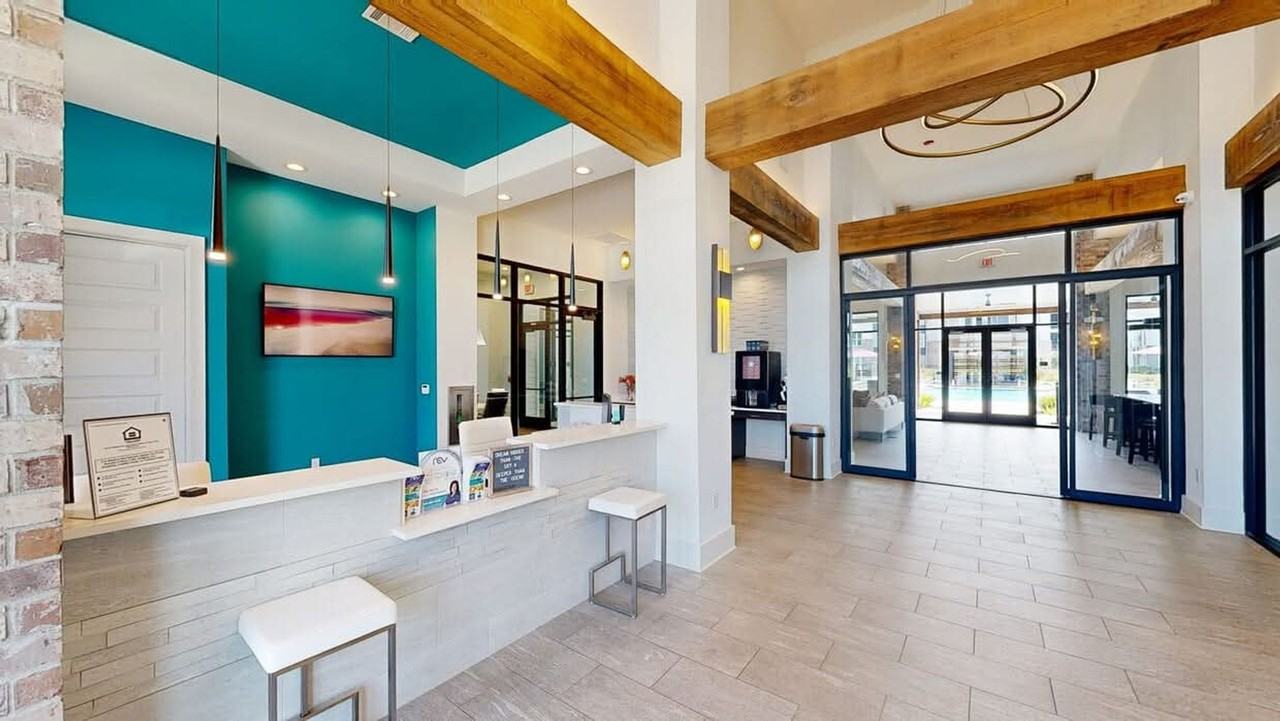 Windsor at Manhattan - Photo 4 of 50