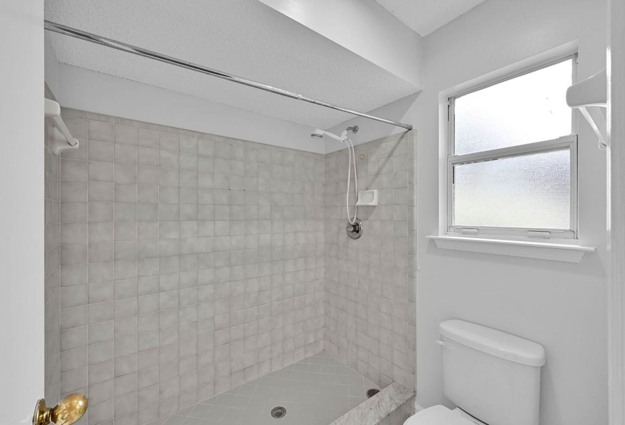 9687 Hersham Ct - Photo 5 of 29