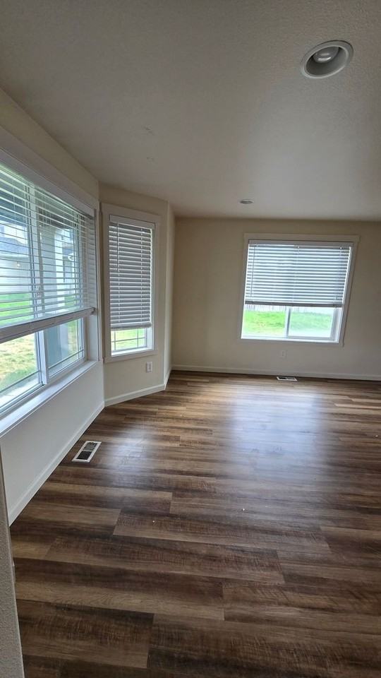 340 S Dovetail Ct - Photo 3 of 5