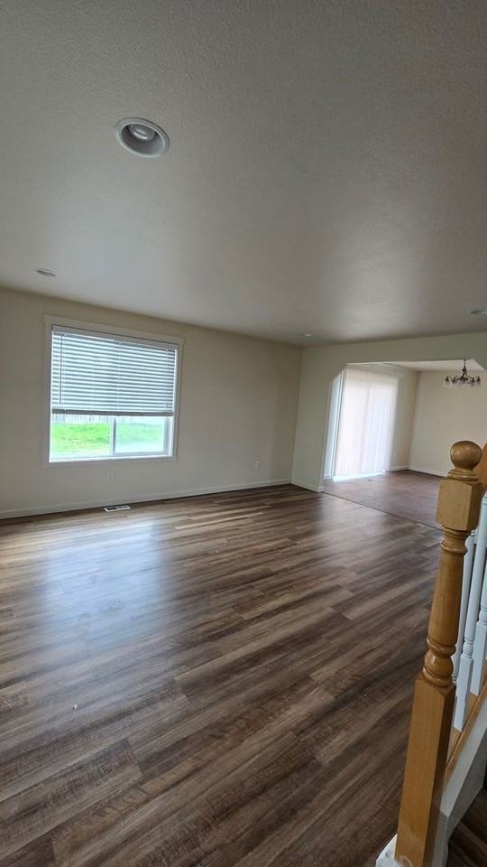 340 S Dovetail Ct - Photo 2 of 5