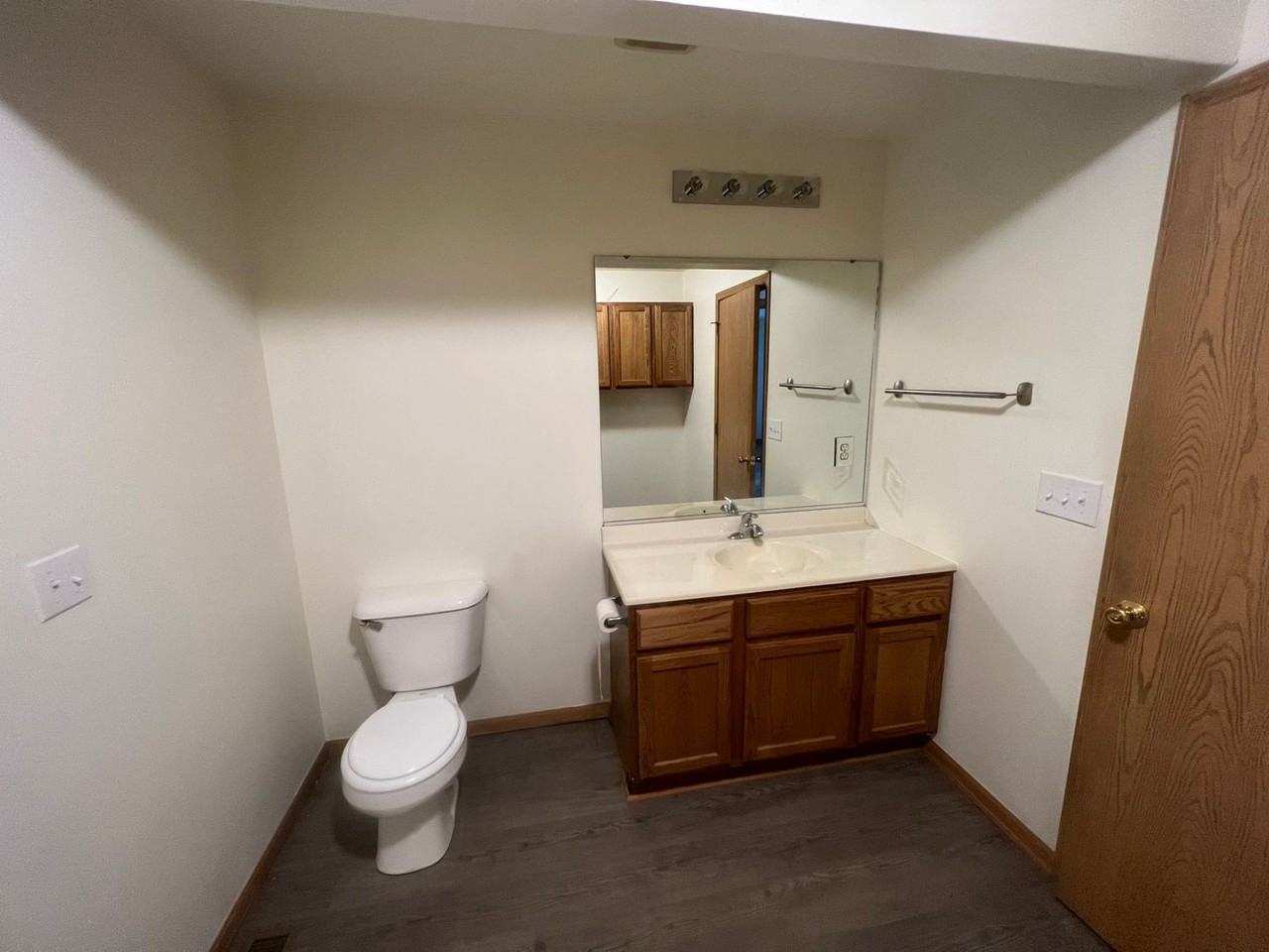 302 W Monroe St - Photo 2 of 20