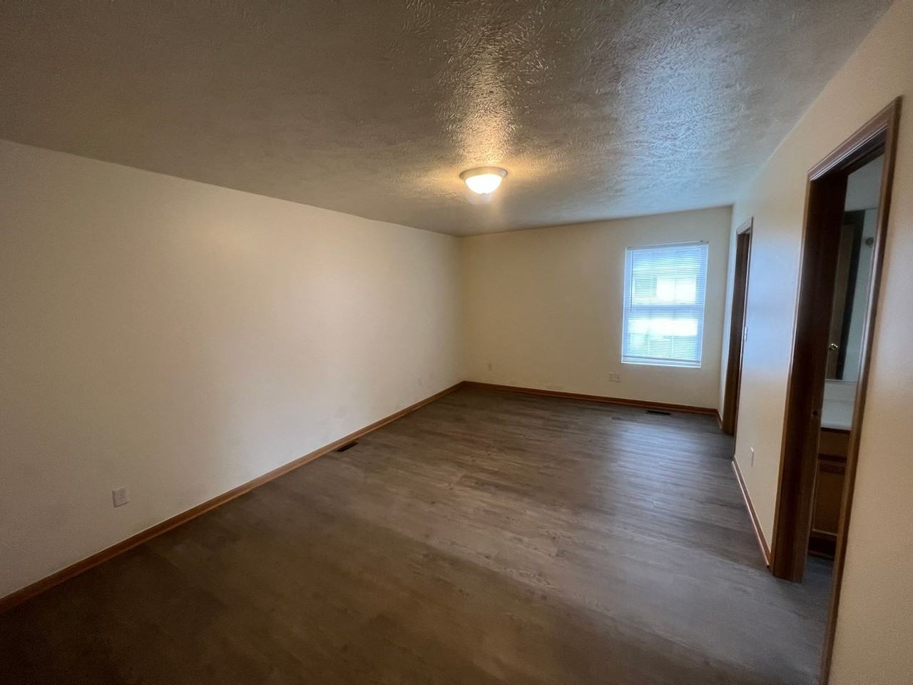 302 W Monroe St - Photo 3 of 20