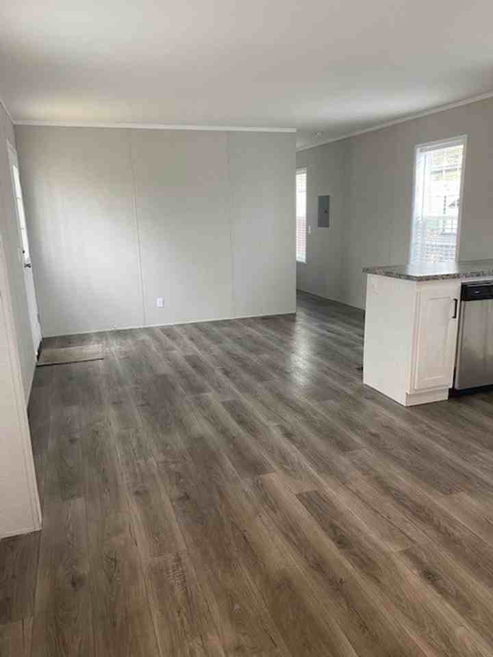 3011 Garfield Rd N - Photo 2 of 5