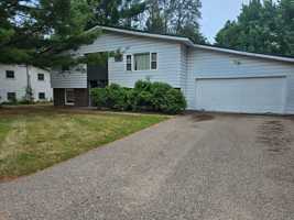 featured image of 460 Pepper Ave
