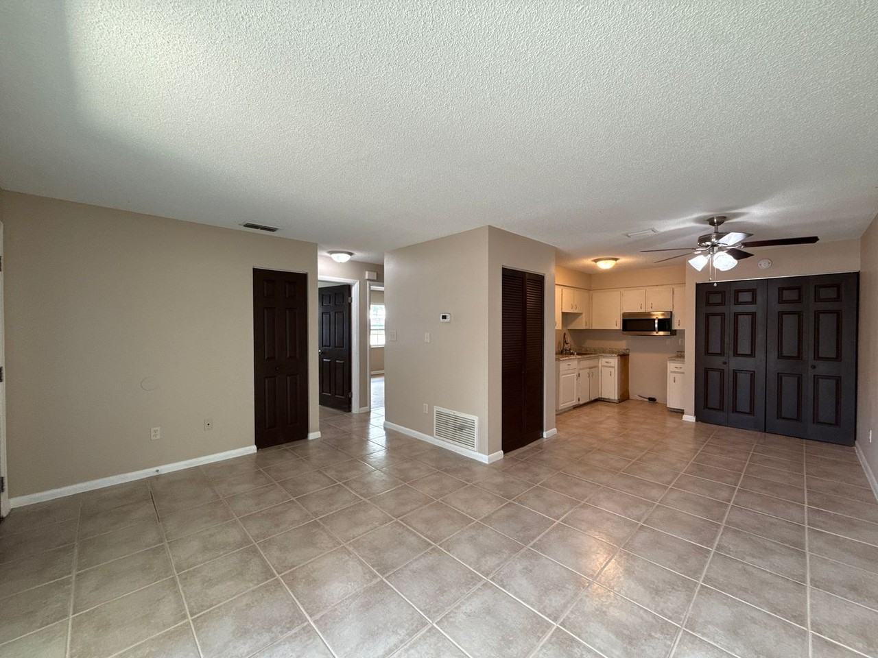 2040 Se 40th Street Rd - Photo 3 of 12