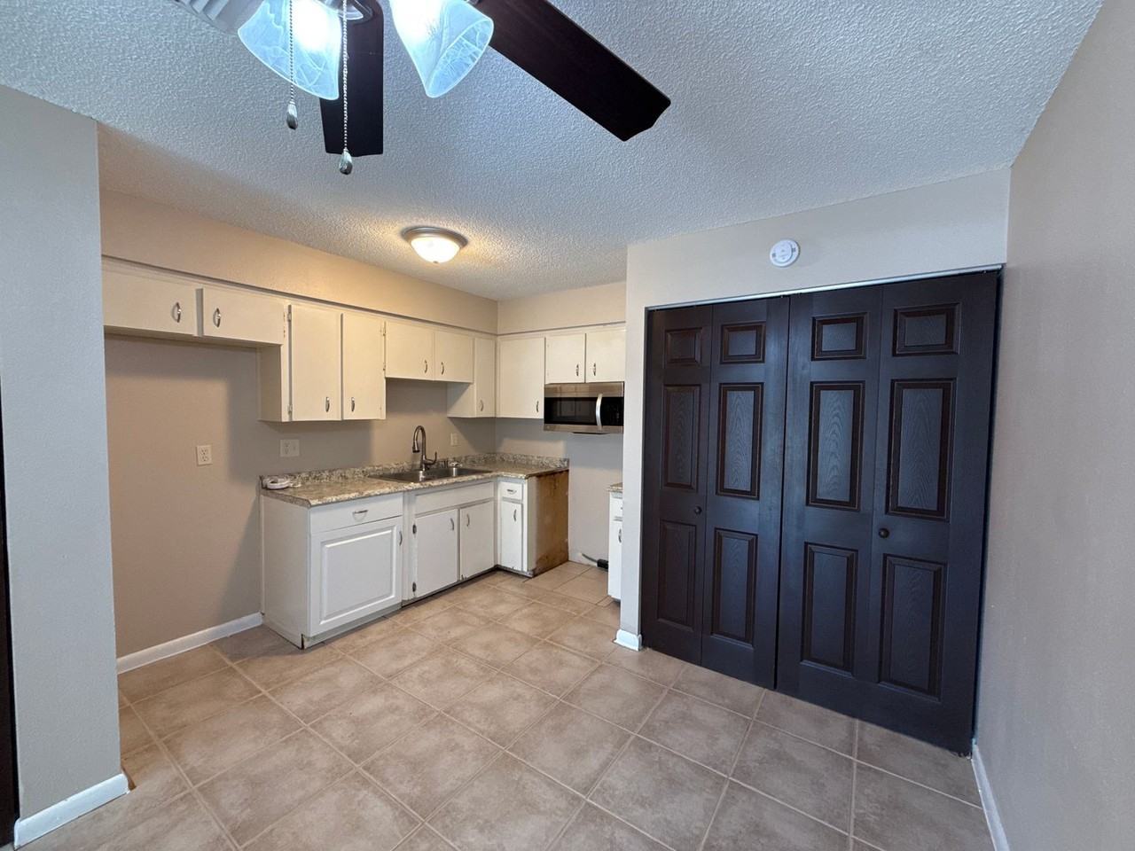 2040 Se 40th Street Rd - Photo 4 of 12