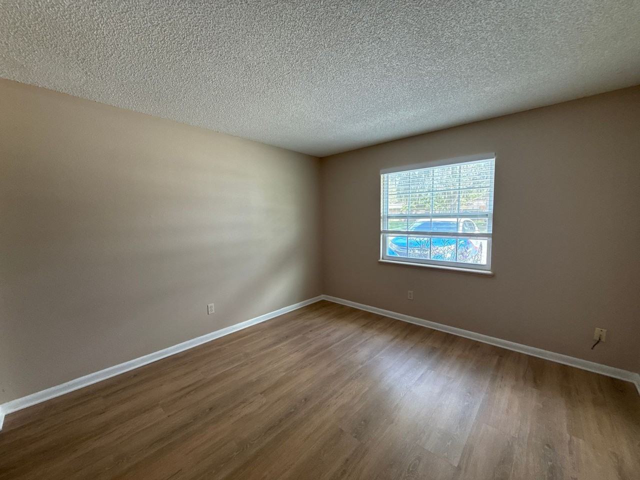 2040 Se 40th Street Rd - Photo 7 of 12