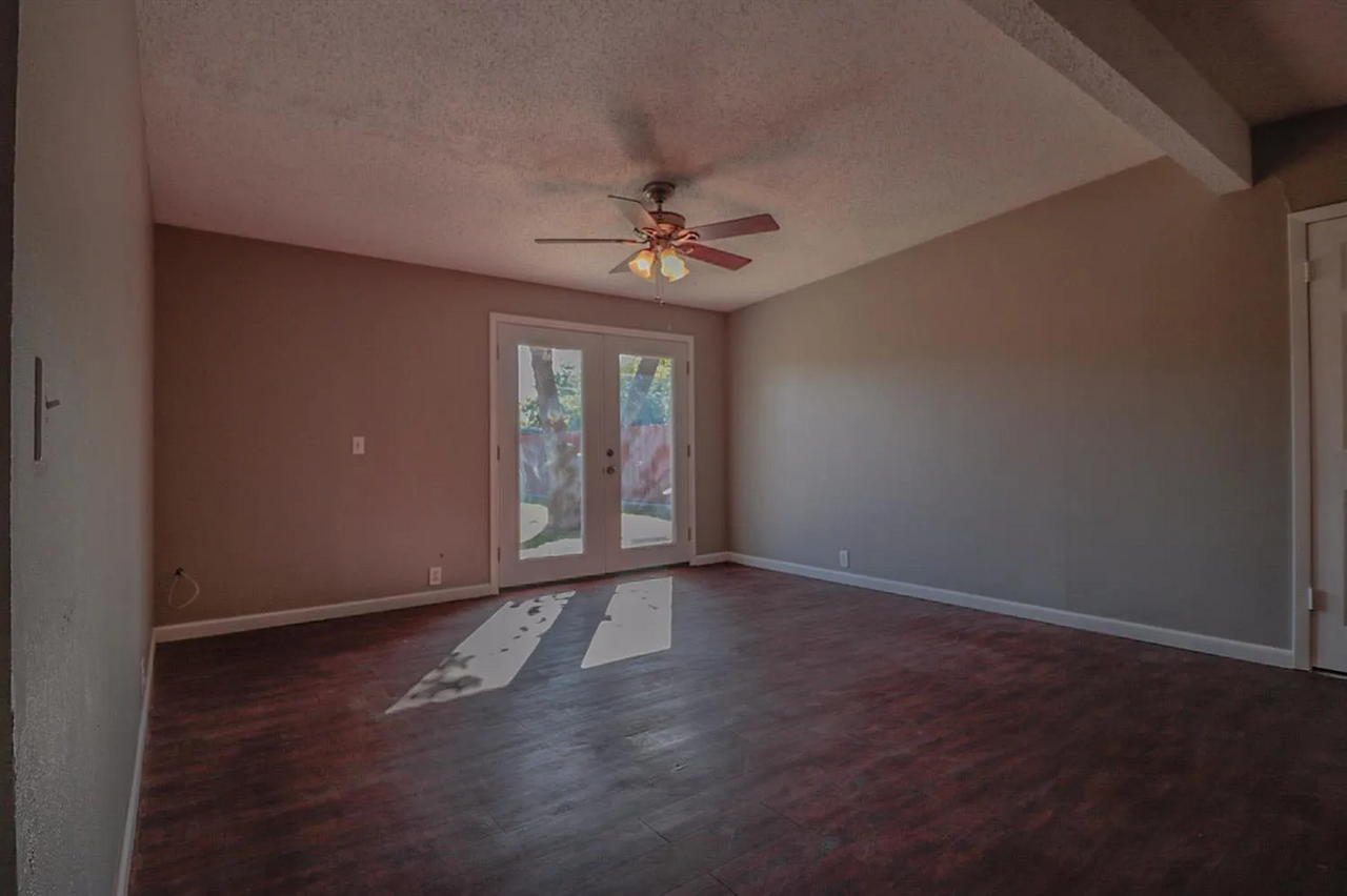 2513 62nd St - Photo 5 of 12