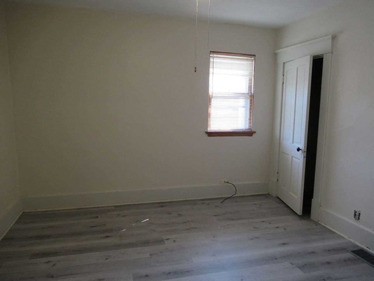 1114 E 25th St - Photo 5 of 6